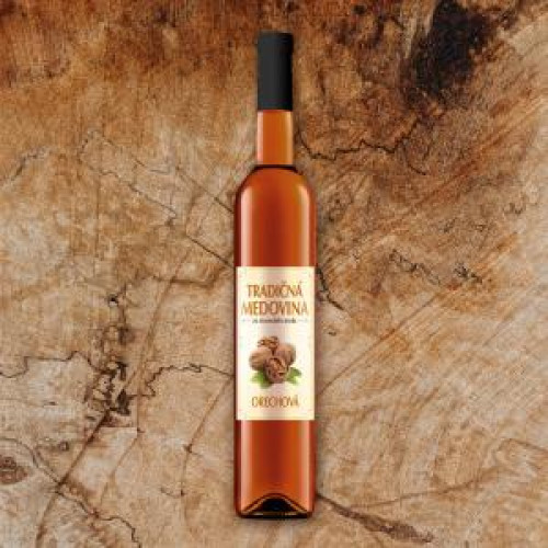 Tradičná medovina orechová 500 ml Tradičná medovina orechová 500 ml